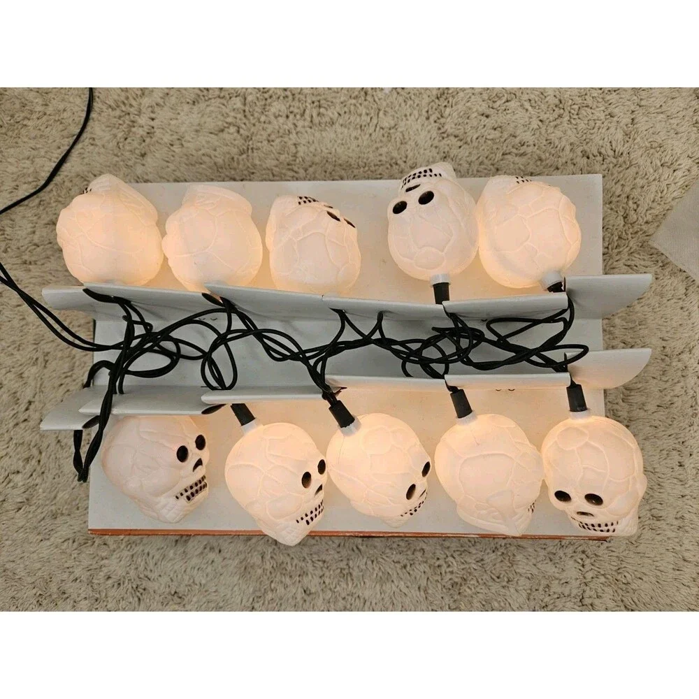 Vtg Halloween String Light Set of 10 Blow Mold Skeleton Skulls w/Box Tested Work